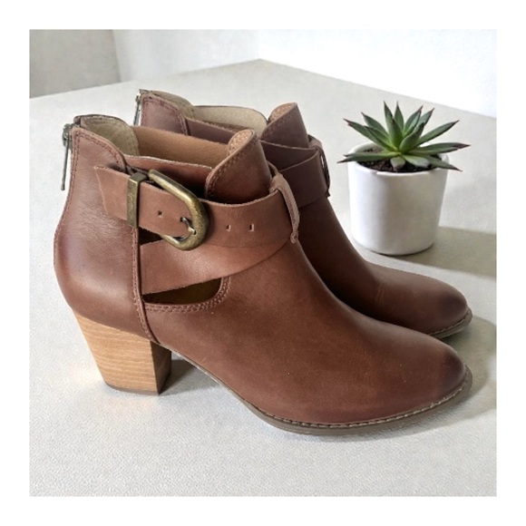 Vionic Rory leather buckle ankle strap boots 8